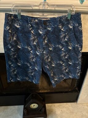 Arizona Jean Company Blue Palm Print Cargo Shorts